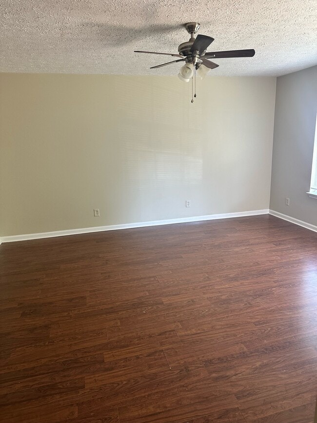 Photo - 1107 Riviera Dr