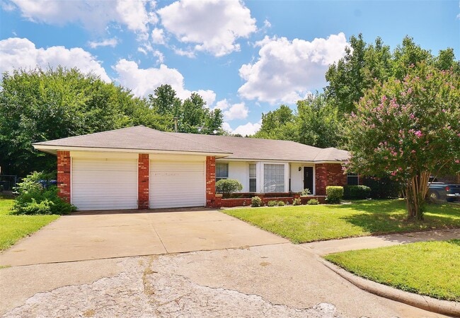 Building Photo - Cute 3 bed, 2 bath home near campus