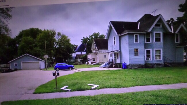 Photo - 906 N Grand Ave