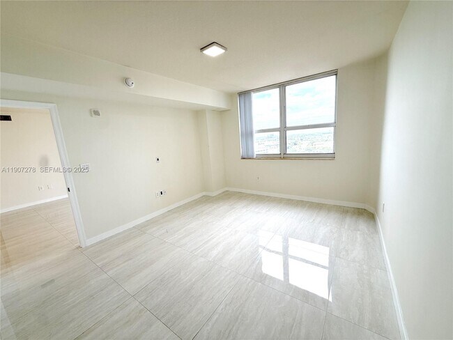 Photo - 19501 W Country Club Dr Unidad 1410