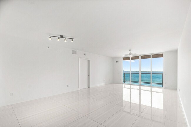 Photo - 2650 Lake Shore Dr Unit 1005