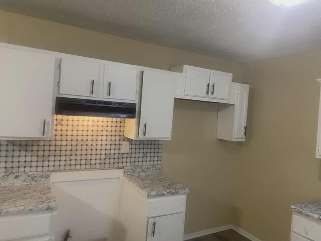 Photo - 95 W Mallory Ave