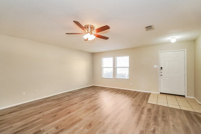 Photo - 541 Magdalen Ave