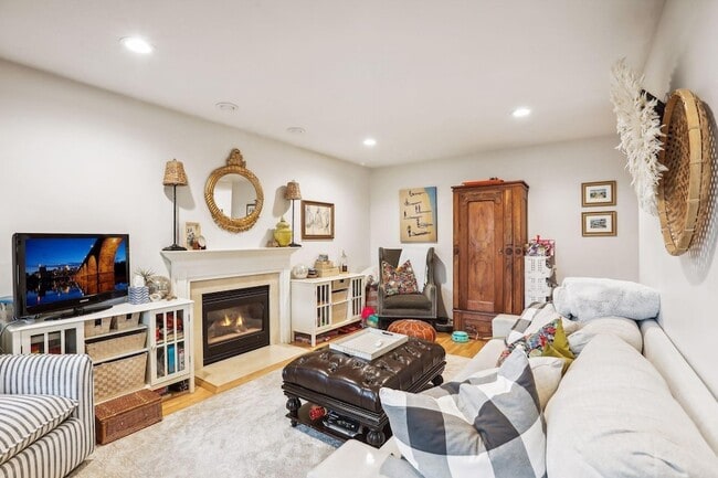 Photo - 4237 Ottawa Ave S