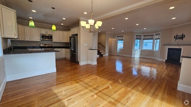 Building Photo - 43 Hammond St Unit 1 Rental