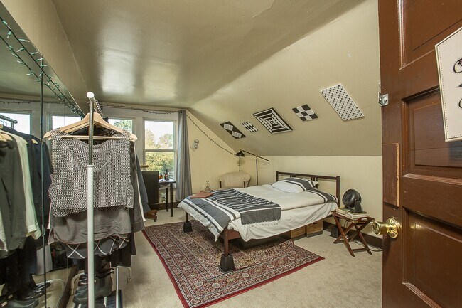 Photo - 2136-2138 Summit St