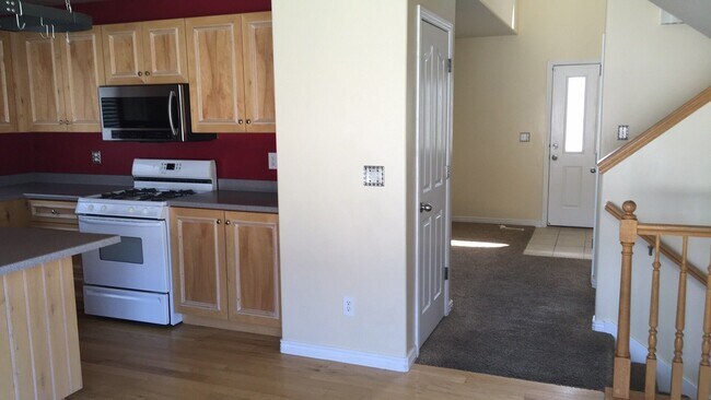 Photo - Amazing Provo Home w 2 car Garage & awesom...