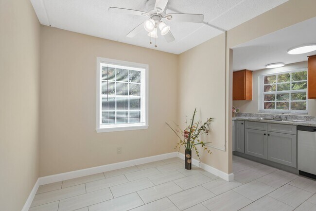 1120 84th Ave N Unit A