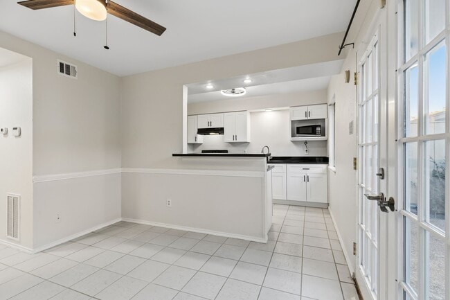 Photo - 6422 Burgoyne Dr. Unidad 150