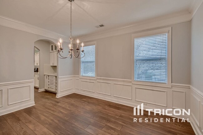 Photo - 428 Castlebury Ct