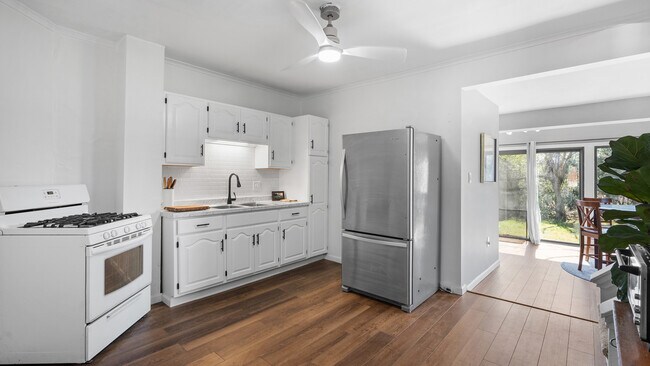 Photo - 4300 Bristol St