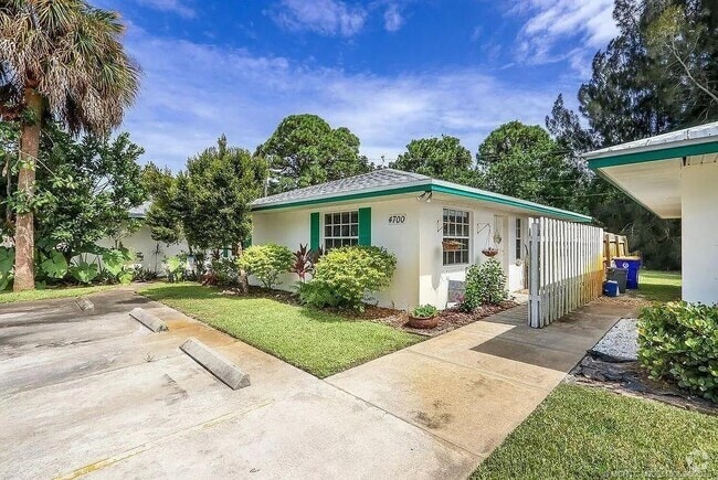 Building Photo - 4700 SE Compass Way Rental