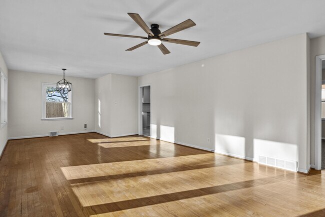 Photo - 143 E Lowry Ln