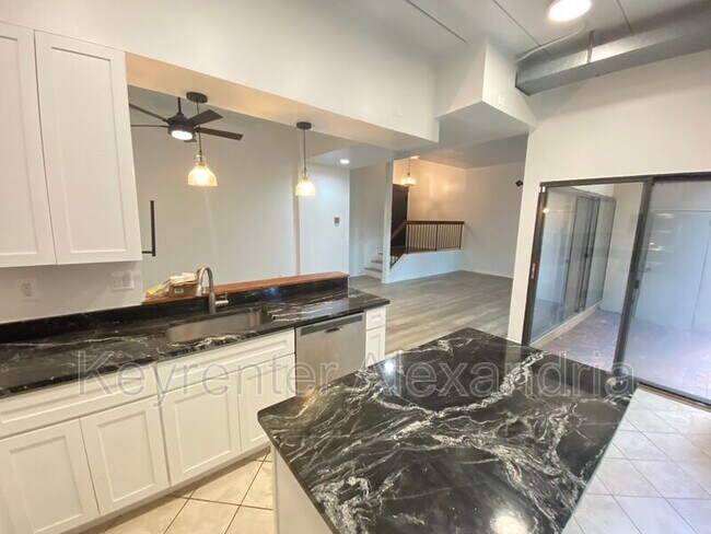 Building Photo - 124 Roberts Ln Unit 101