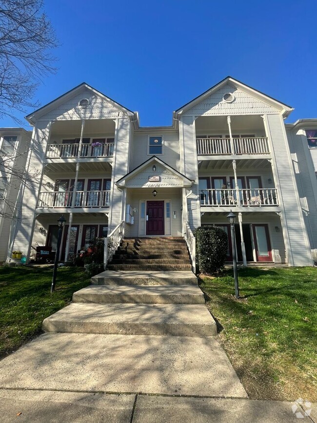 Building Photo - 2 Bed 2 Bath Condo in Charlotte