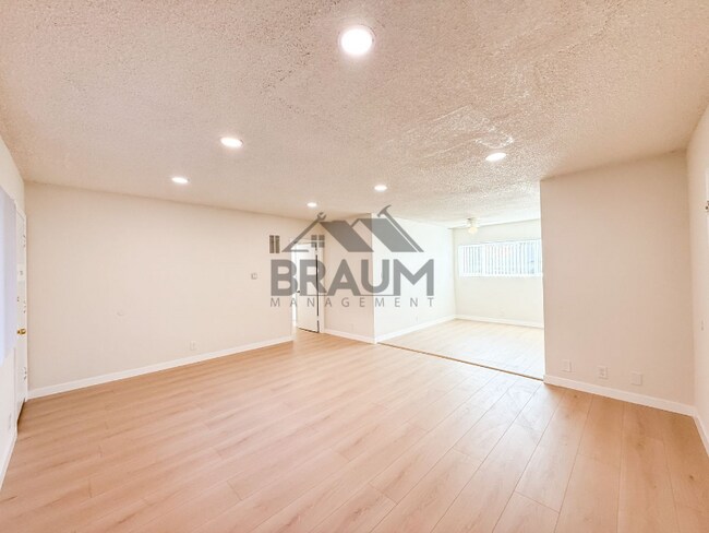 Photo - 13129 Oxnard St Unidad 4