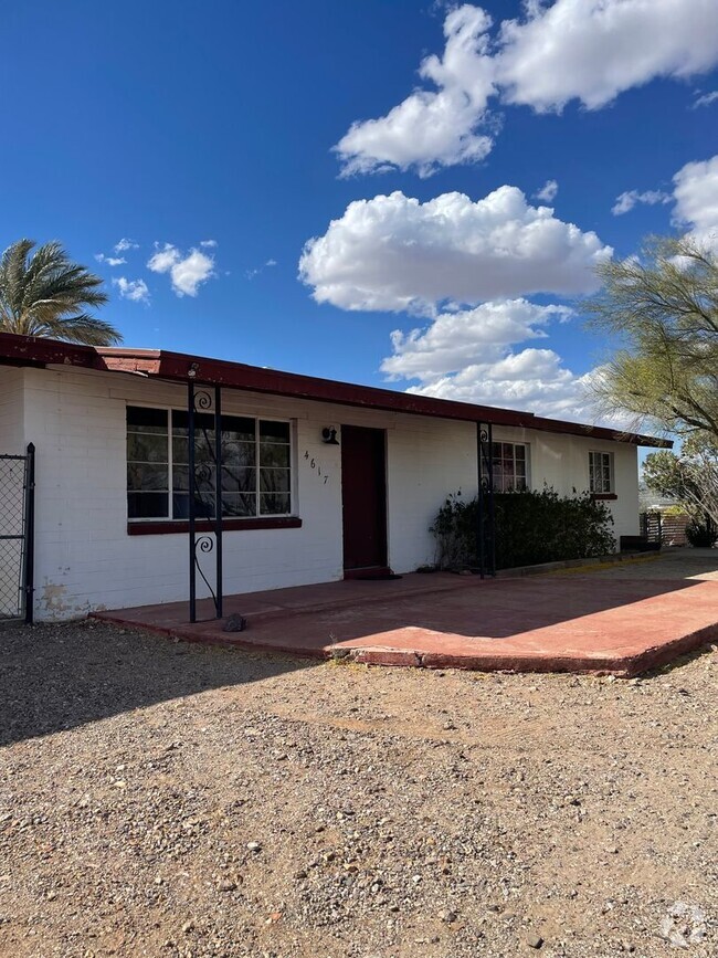 Building Photo - Lovely 3 Bedroom House with Stunning Mount...