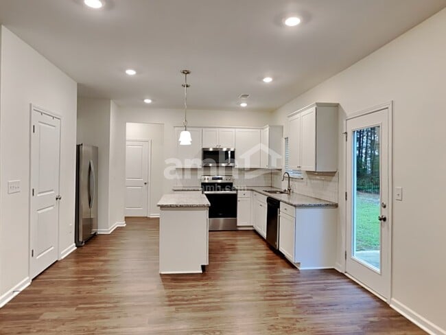 Photo - 32 Landsdown Xing