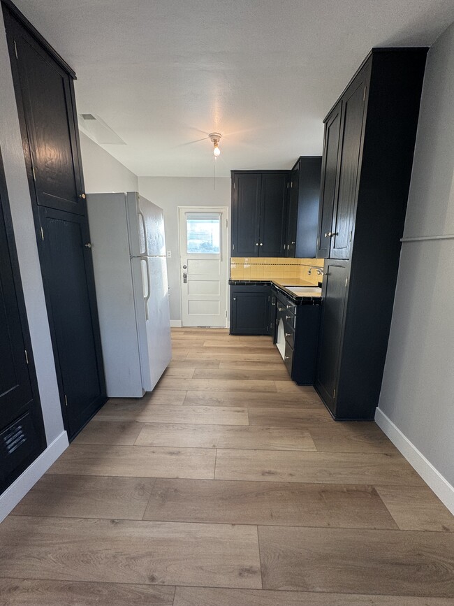 Dining looking to kitchen - 3609 29th St