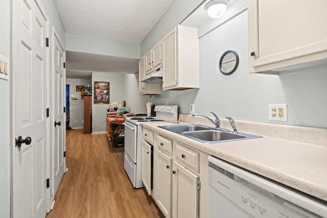 Photo - 116 Manor Cir Unit 4