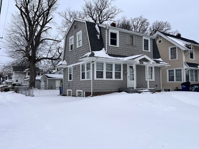 Building Photo - 3 Bedroom House