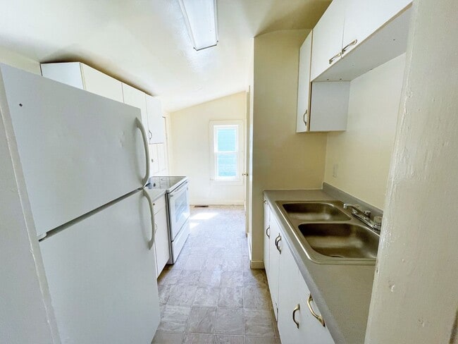Photo - 208 E 10th- 2 bedroom house