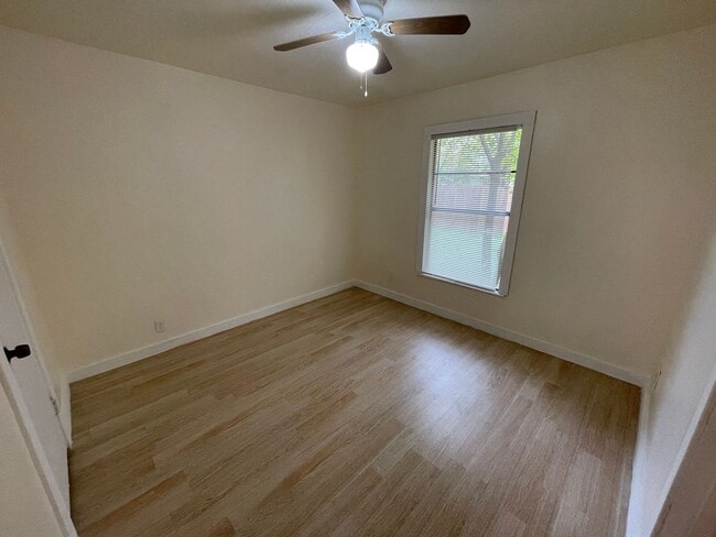 Photo - 107 W Texas Ave Unit B