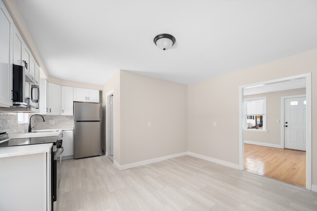 Photo - 81 W Pontiac St