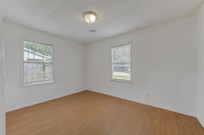 Photo - 2205 Kingsdale Dr