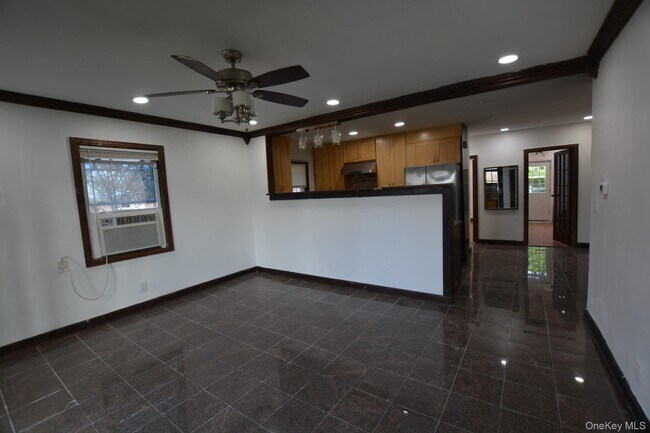 Photo - 82-01-82251 251st St