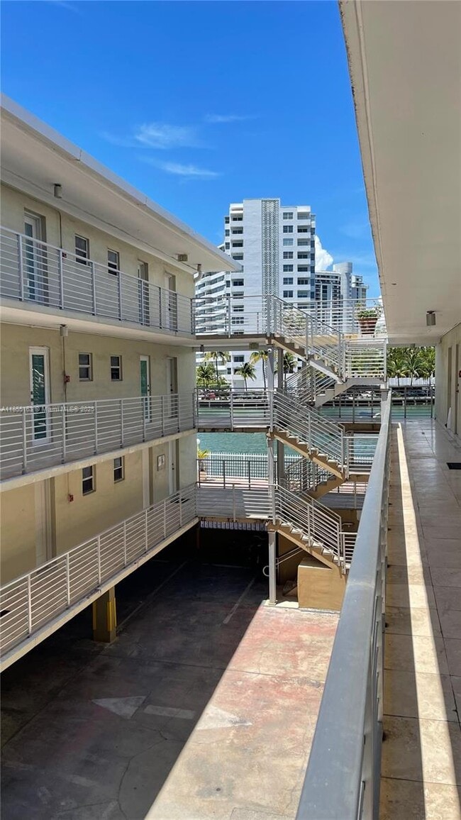 Building Photo - 1441 Lincoln Rd Unit 311 Rental