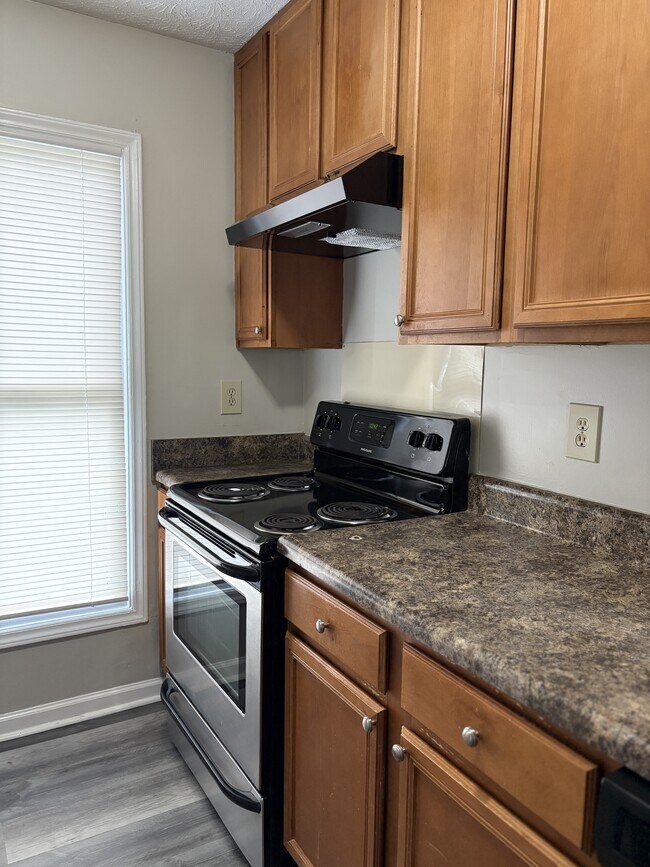 Photo - 410 Kirkcaldy Ct