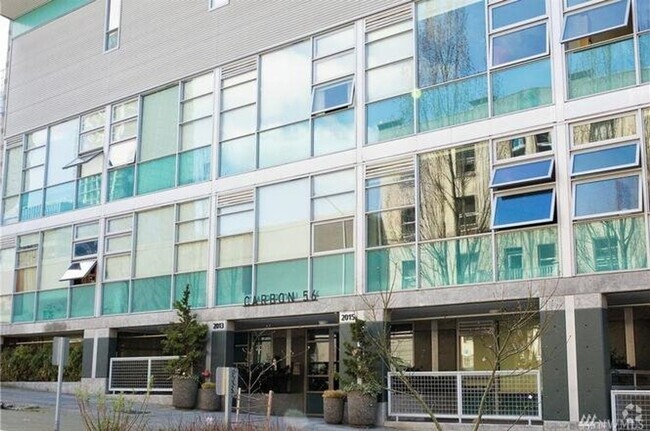 Building Photo - 1 Bedroom 2 Bath Condo in South Lake Union! Unit 216