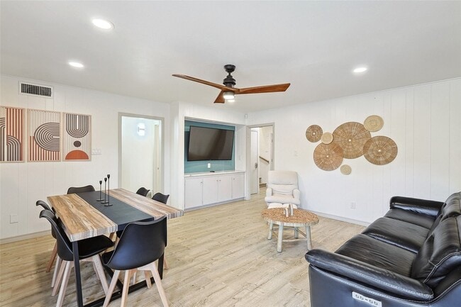 Photo - 7841 El Pensador Dr