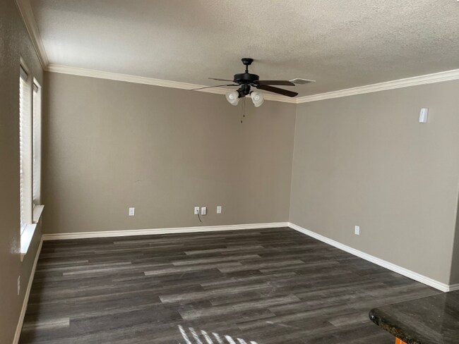 Photo - 106 W Adair St