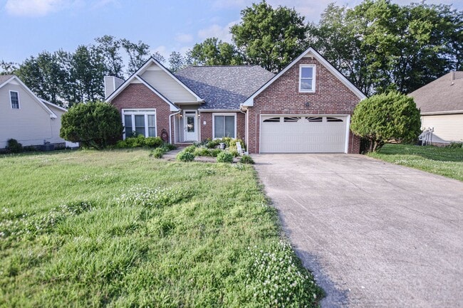 Pet Friendly Three Bedroom with Bonus! - Pet Friendly Three Bedroom with Bonus! House