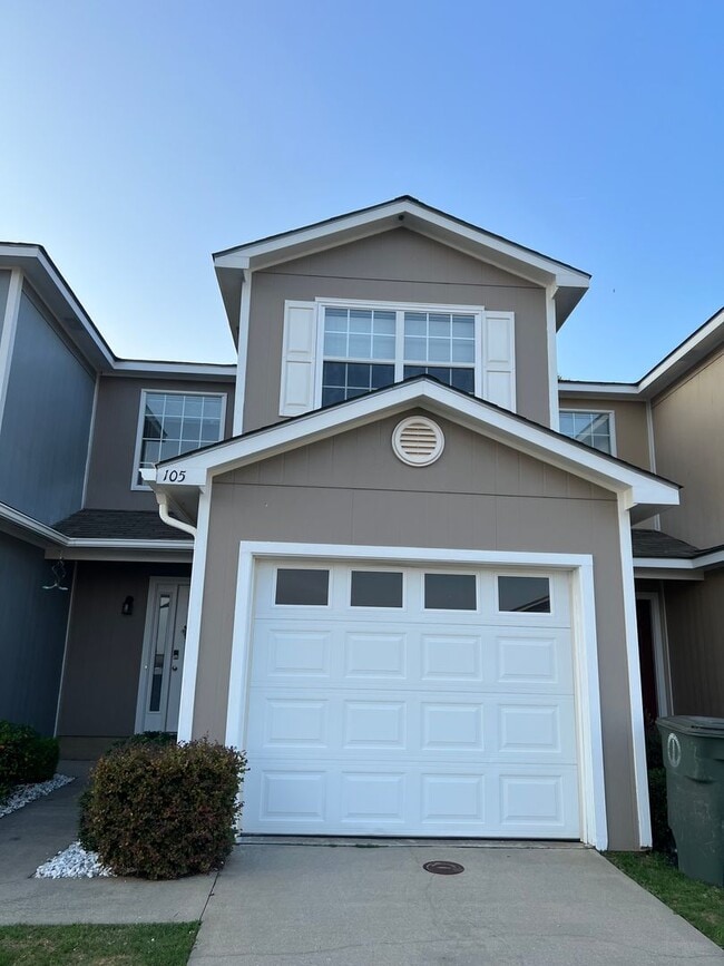 Photo - 105 Winthrope Ln Townhome