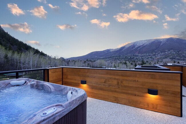 Photo - 717 S Aspen St