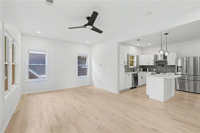 Photo - 827 Elbert St SW