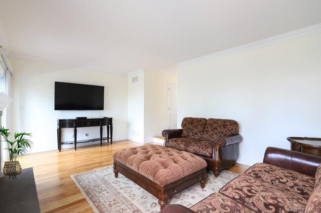 Photo - 16 Wyman St N