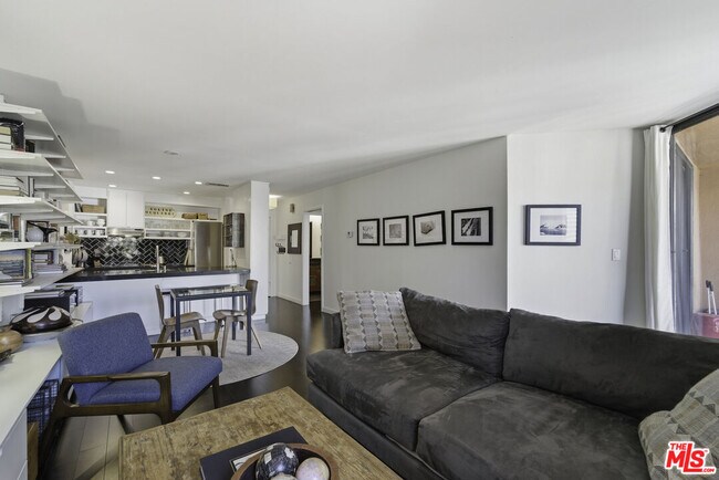 Photo - 740 Kings Rd Unidad 202