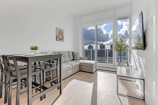 Photo - 13685-13102 102 Ave Unit ID1051762P