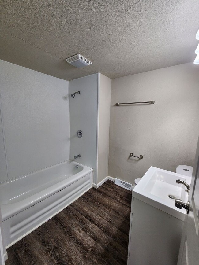 Photo - 3BR Home with Modern Kitchen in Knoxville, IA