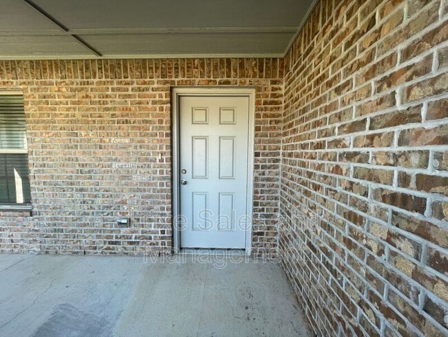 Photo - 132 St Charles Way