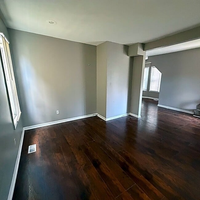Photo - 3421 E 24th St