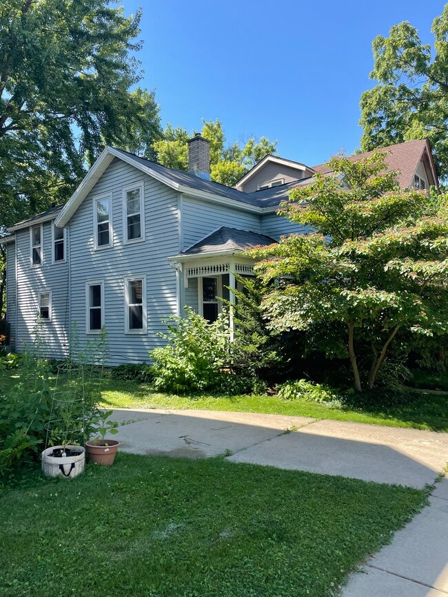 Photo - 1245 Jenifer St House