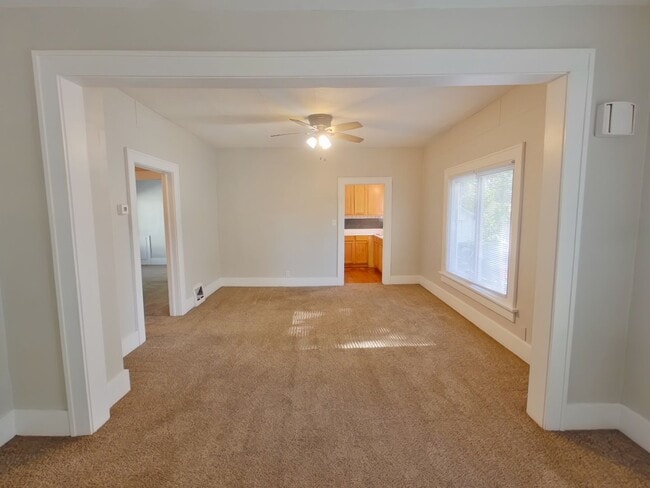 Photo - 322 N Spruce St Unidad Front