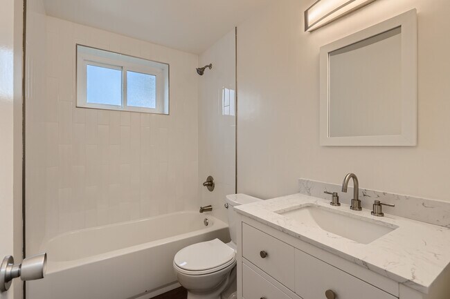 2475 S Vine St Apts