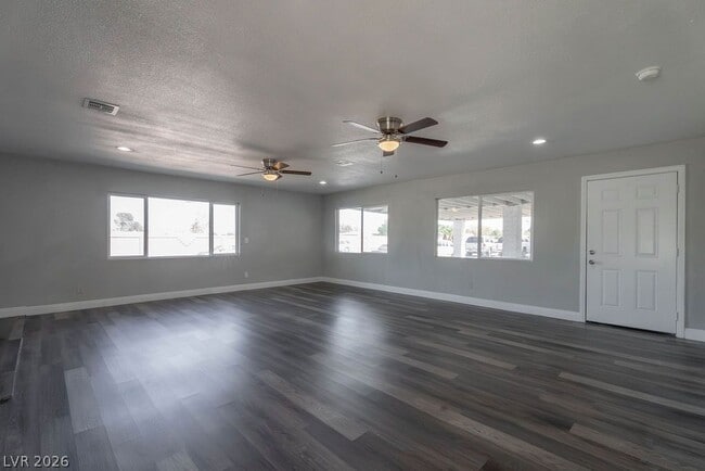 1501 N Tonopah Dr