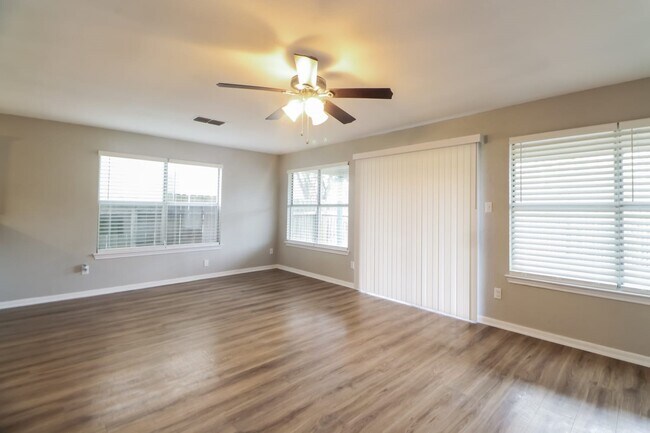 Photo - 2221 Jasmine Path